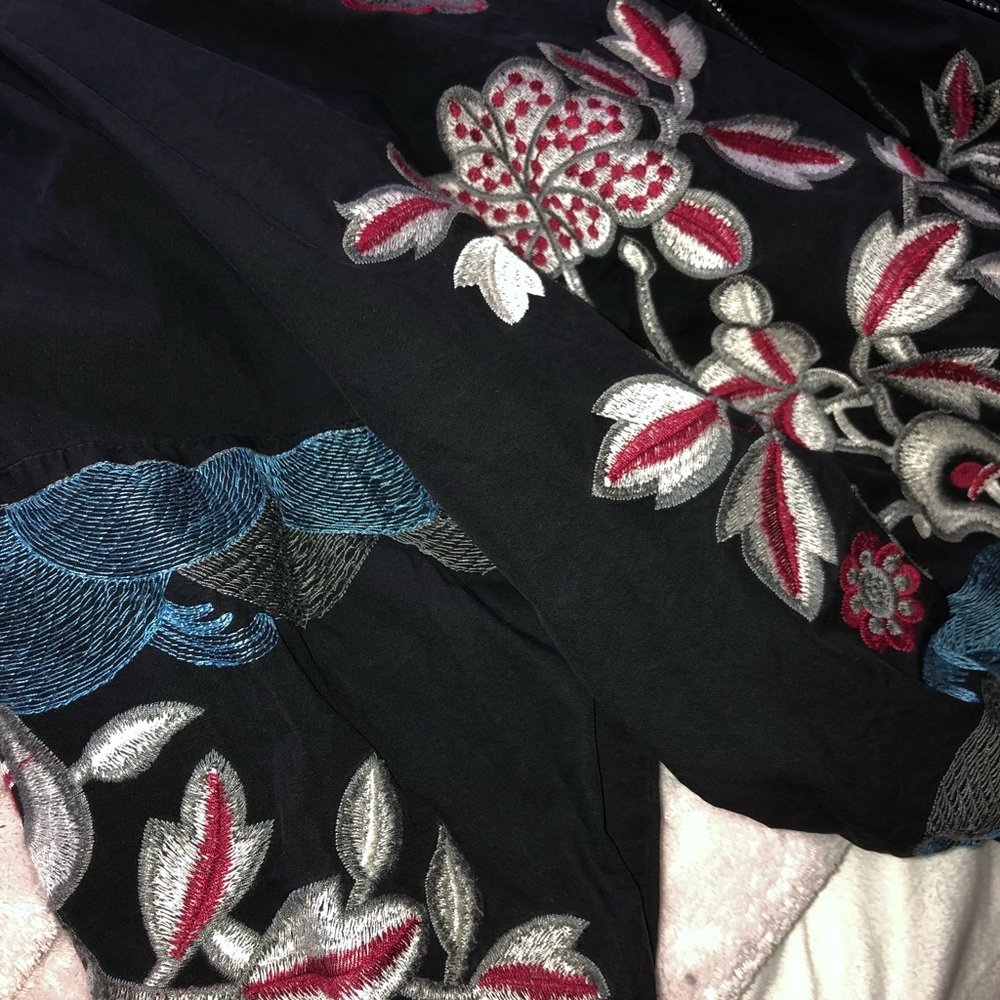 ✨Boutique✨ Rebecca Embroidered Bomber Jacket - Picture 3 of 3